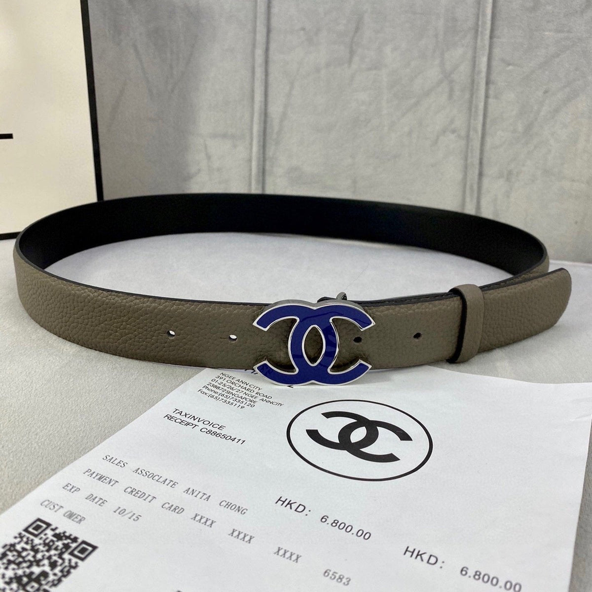 CHANEL 30MM BELT IN MOCHA BROWN GRAINED CALFSKIN WITH NAVY BLUE LOGO