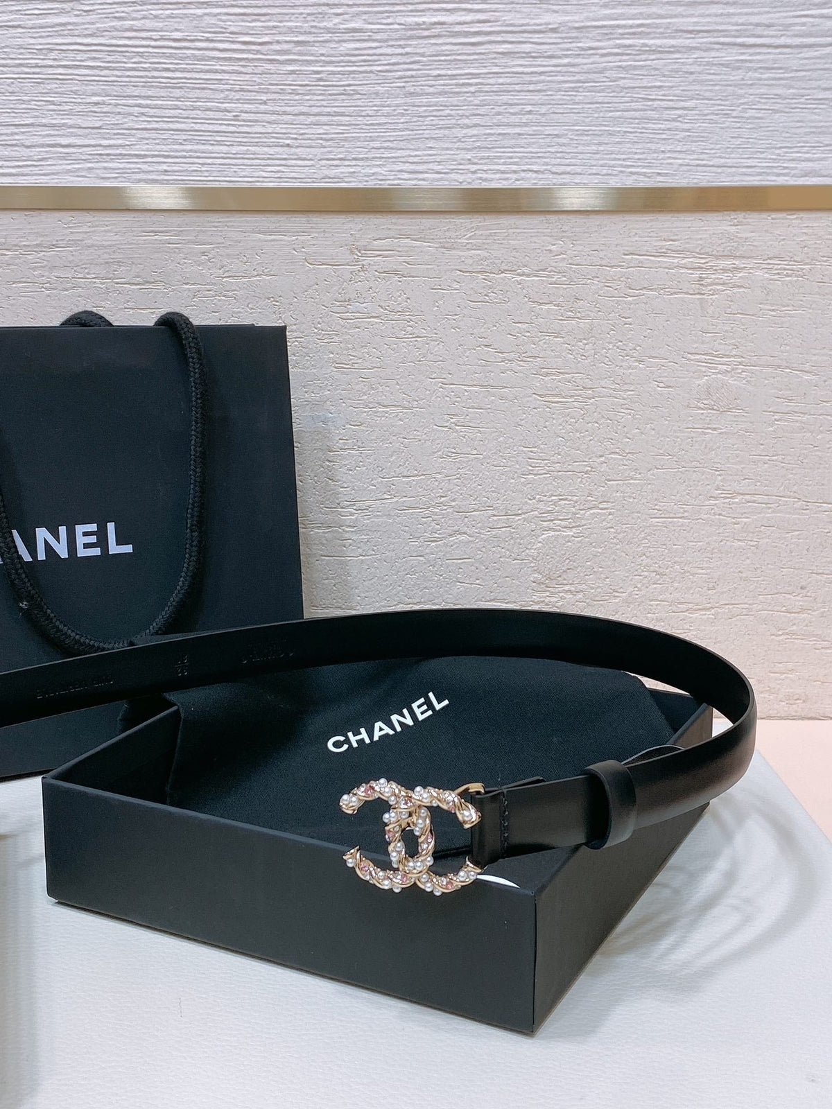 CHANEL BELT 20MM IN BLACK CALFSKIN GOLD HARDWARE ATTACH PEARLS