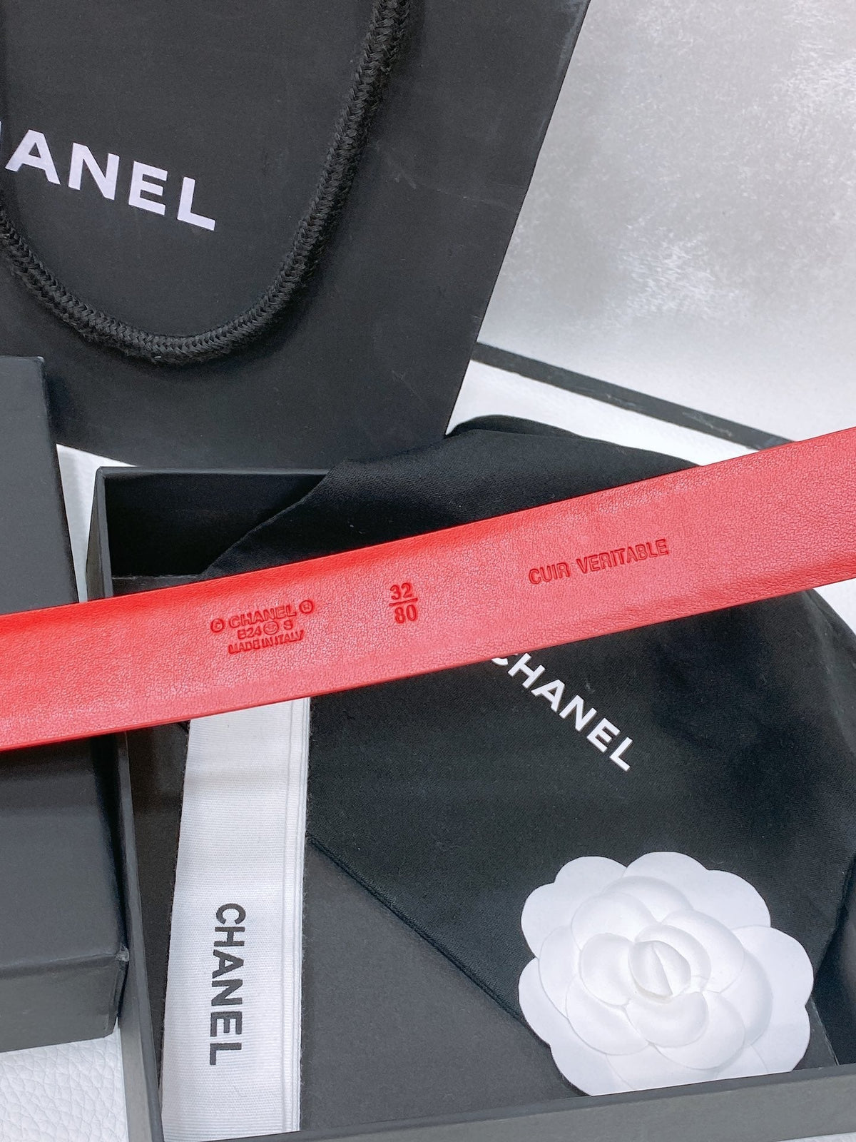 CHANEL BELT 30 MM IN CHERRY RED CALFSKIN PEARL LOGO WITH GOLD HARDWARE