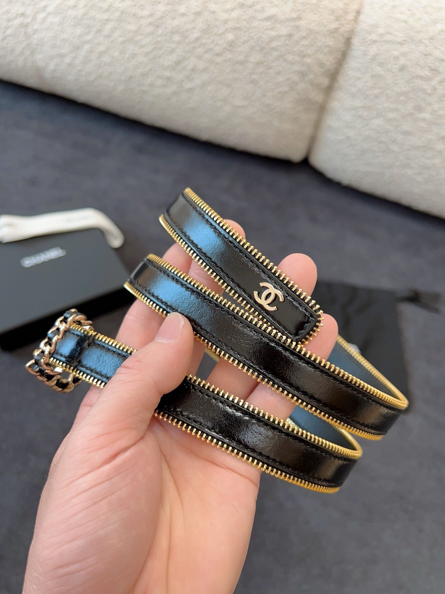 CHANEL BELT 20MM IN BLACK CALFSKIN WITH INTERWOVEN CHAIN BUCKLE ZIPPER IN TRIM GOLD HARDWARE