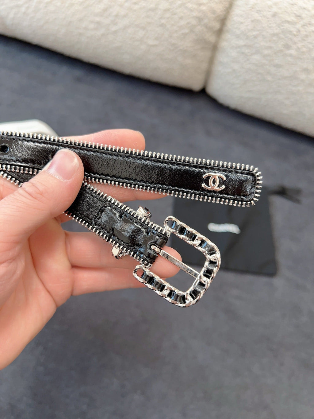 CHANEL BELT 20MM IN BLACK CALFSKIN WITH INTERWOVEN CHAIN BUCKLE ZIPPER IN TRIM